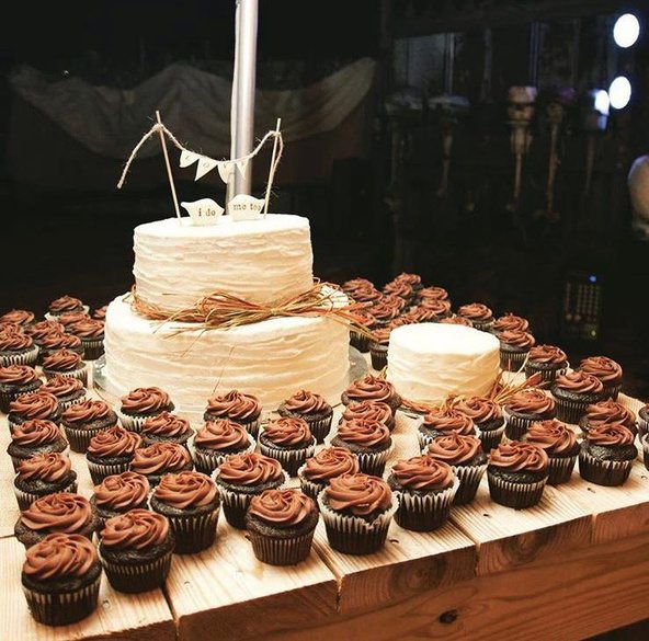 Wedding cake with chocolate cupcakes